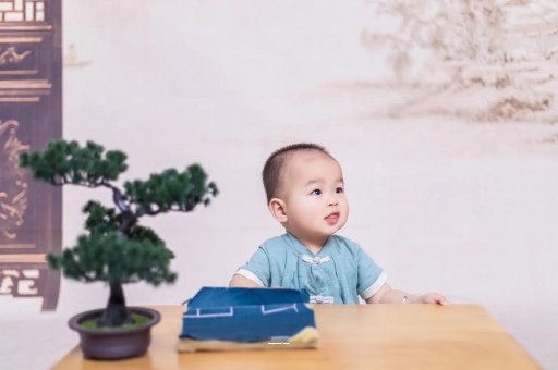 伊春宝宝喊肚子疼怎么回事